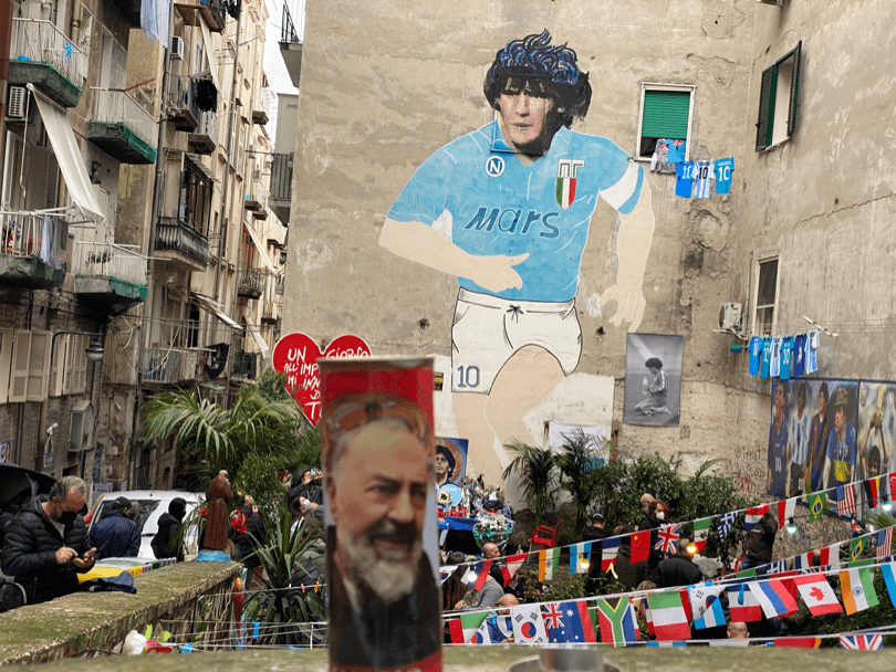 Murales di Maradona a Napoli 17