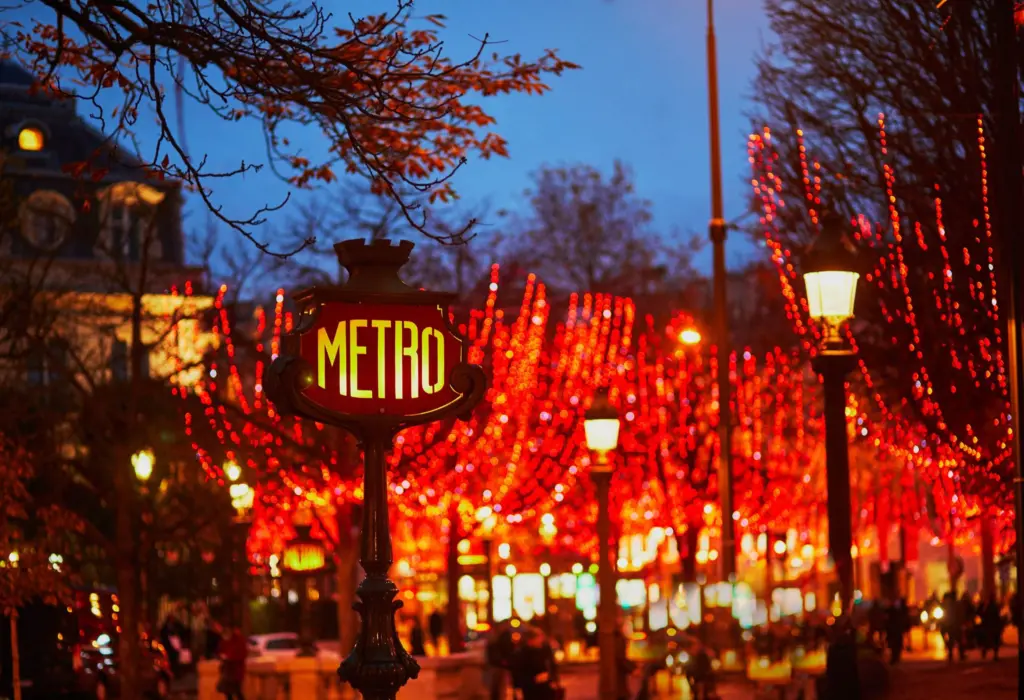 Natale 2023 a Parigi: i mercatini, le mostre e gli spettacoli da non perdere