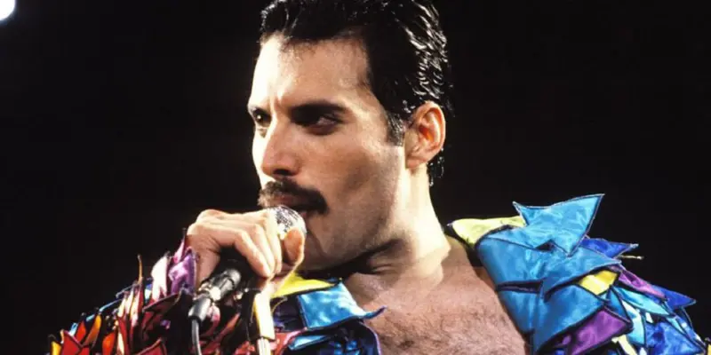 Freddie Mercury lartista luomo lo stile magazine scaled