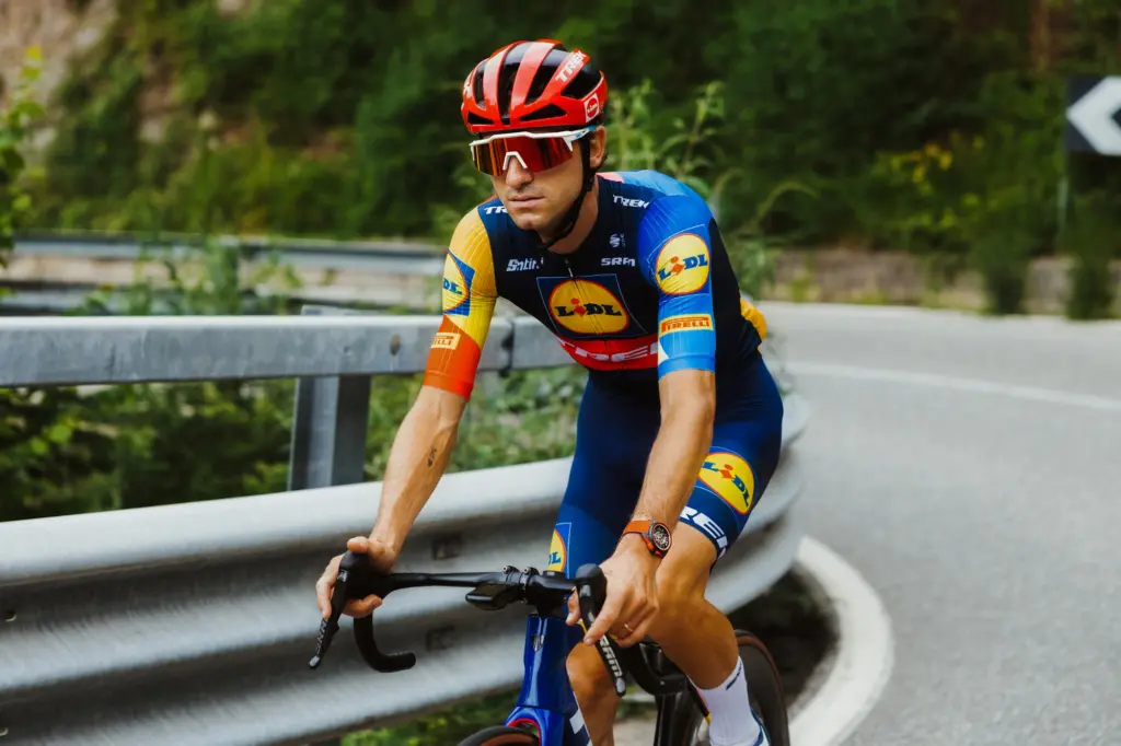 Il 26 giugno 2024, Milano è stata il palcoscenico di un annuncio che ha fatto eco nel mondo del ciclismo e dell'orologeria di lusso; Giulio Ciccone, noto ciclista scalatore italiano, è stato presentato come il nuovo ambassador della prestigiosa azienda orologiera svizzera Norqain.